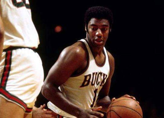 更是联盟中 更是联盟中